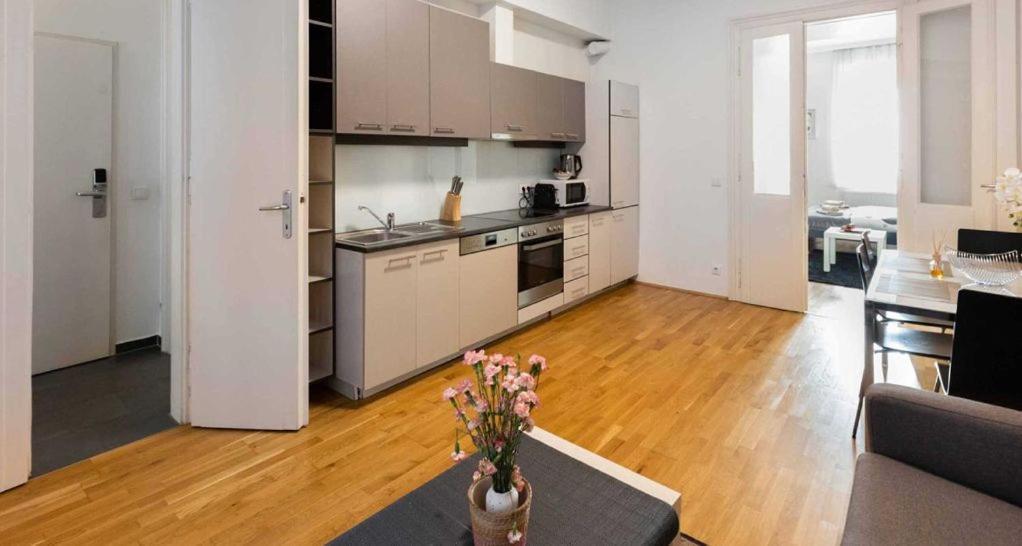 Flarent Economy Apartments Вена Экстерьер фото