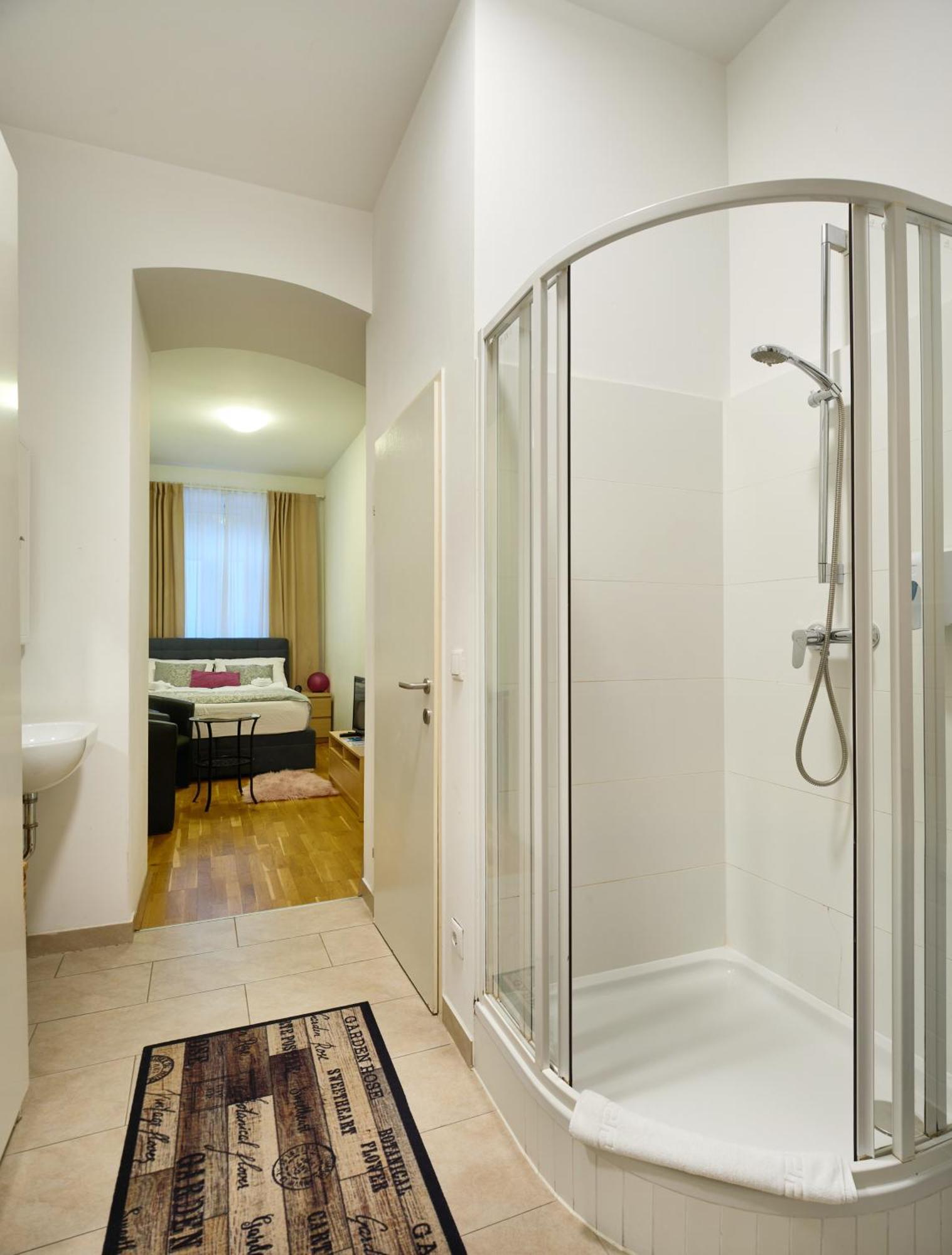Flarent Economy Apartments Вена Экстерьер фото